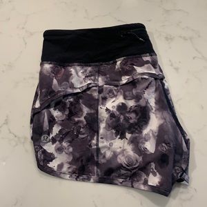 SUPER RARE 2.5 inch lululemon shorts